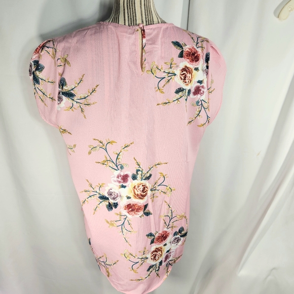 Designer Pink Floral Petal Sleeves Pleated Front Neckline Button Neck Top XLarge - Picture 5 of 9